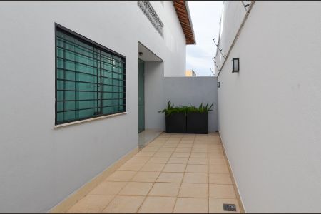Casa à venda com 219m², 3 quartos e 4 vagas Casa à venda com 219m², 3 quartos e 4 vagasEntrada