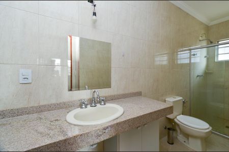 Casa à venda com 219m², 3 quartos e 4 vagas Casa à venda com 219m², 3 quartos e 4 vagasBanheiro Social 1