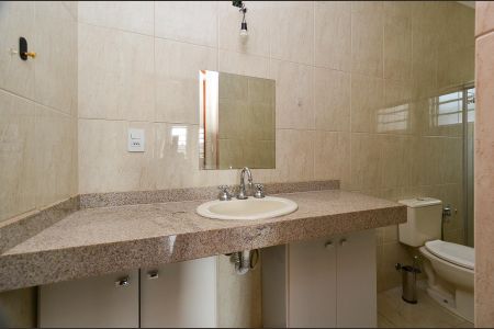 Casa à venda com 219m², 3 quartos e 4 vagas Casa à venda com 219m², 3 quartos e 4 vagasBanheiro Social 1