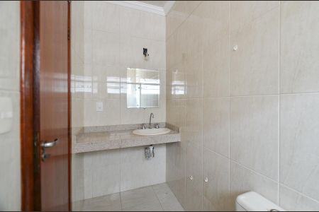 Casa à venda com 219m², 3 quartos e 4 vagas Casa à venda com 219m², 3 quartos e 4 vagasBanheiro Suíte
