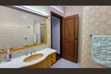 Casa à venda com 257m², 5 quartos e 3 vagas