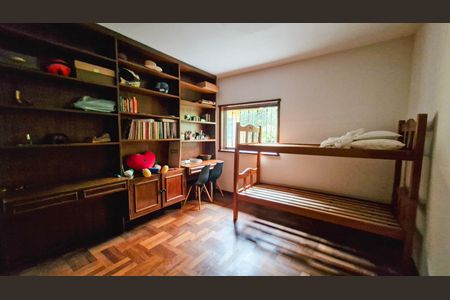 Casa à venda com 257m², 5 quartos e 3 vagas