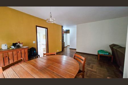 Casa à venda com 257m², 5 quartos e 3 vagas