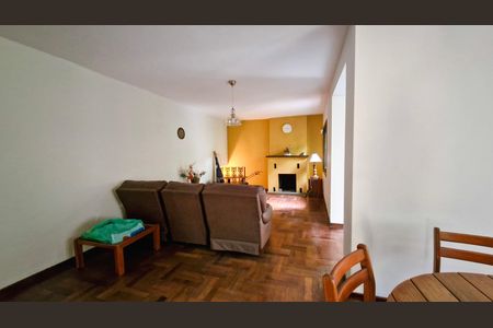 Casa à venda com 257m², 5 quartos e 3 vagas