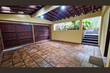 Casa à venda com 257m², 5 quartos e 3 vagas