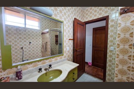 Casa à venda com 257m², 5 quartos e 3 vagas
