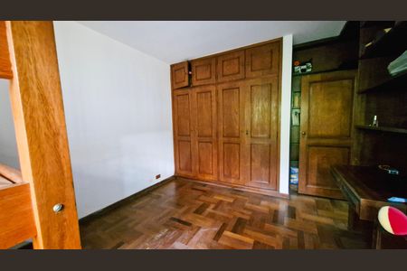 Casa à venda com 257m², 5 quartos e 3 vagas