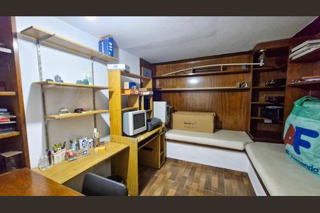 Casa à venda com 257m², 5 quartos e 3 vagas
