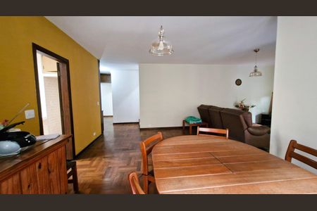 Casa à venda com 257m², 5 quartos e 3 vagas