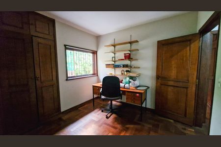 Casa à venda com 257m², 5 quartos e 3 vagas