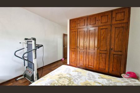 Casa à venda com 257m², 5 quartos e 3 vagas