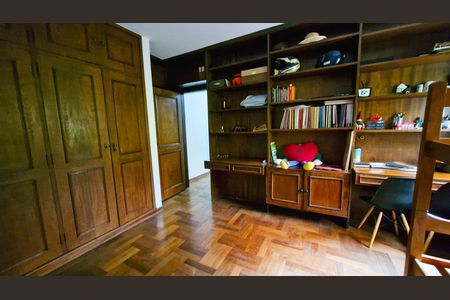 Casa à venda com 257m², 5 quartos e 3 vagas