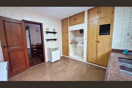 Casa à venda com 257m², 5 quartos e 3 vagas