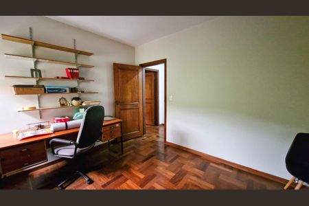 Casa à venda com 257m², 5 quartos e 3 vagas