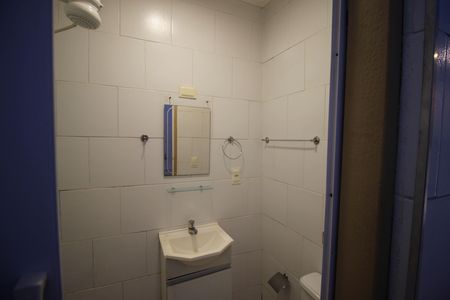 Banheiro de kitnet/studio para alugar com 1 quarto, 32m² em Centro, Sorocaba