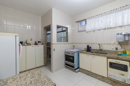 Apartamento à venda com 250m², 5 quartos e 3 vagas Apartamento à venda com 250m², 5 quartos e 3 vagasCozinha
