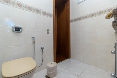 Apartamento à venda com 250m², 5 quartos e 3 vagas Apartamento à venda com 250m², 5 quartos e 3 vagasBanheiro da Suíte