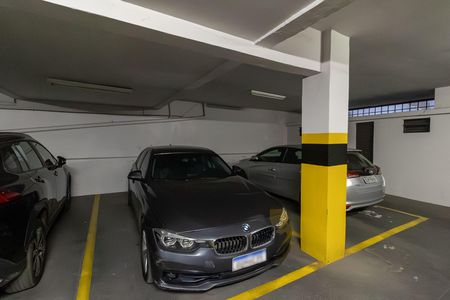 Apartamento à venda com 250m², 5 quartos e 3 vagas Apartamento à venda com 250m², 5 quartos e 3 vagasGaragem