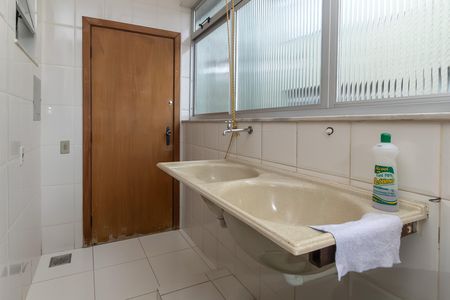 Apartamento à venda com 250m², 5 quartos e 3 vagas Apartamento à venda com 250m², 5 quartos e 3 vagasÁrea de Serviço