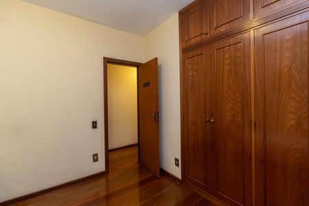 Apartamento à venda com 250m², 5 quartos e 3 vagas Apartamento à venda com 250m², 5 quartos e 3 vagasQuarto 1