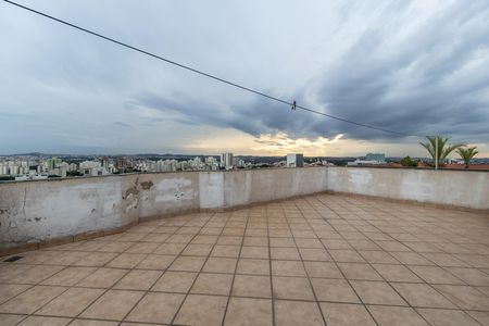 Apartamento à venda com 250m², 5 quartos e 3 vagas Apartamento à venda com 250m², 5 quartos e 3 vagasCobertura