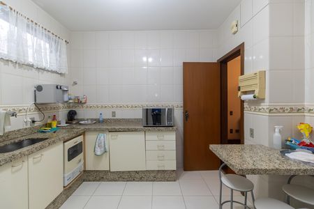 Apartamento à venda com 250m², 5 quartos e 3 vagas Apartamento à venda com 250m², 5 quartos e 3 vagasCozinha