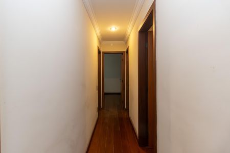 Apartamento à venda com 250m², 5 quartos e 3 vagas Apartamento à venda com 250m², 5 quartos e 3 vagasCorredor