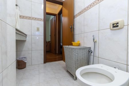 Apartamento à venda com 250m², 5 quartos e 3 vagas Apartamento à venda com 250m², 5 quartos e 3 vagasBanheiro Social