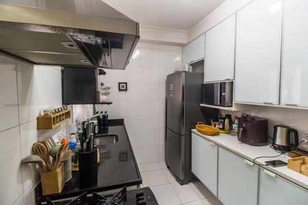 Cozinha de apartamento à venda com 2 quartos, 85m² em Jardim Tupanci, Barueri