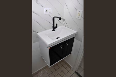 Apartamento para alugar com 63m², 2 quartos e 1 vaga Apartamento para alugar com 63m², 2 quartos e 1 vagaDetalhe - Banheiro Social