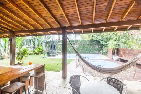 Casa à venda com 353m², 3 quartos e 2 vagas Casa à venda com 353m², 3 quartos e 2 vagasÁrea gourmet