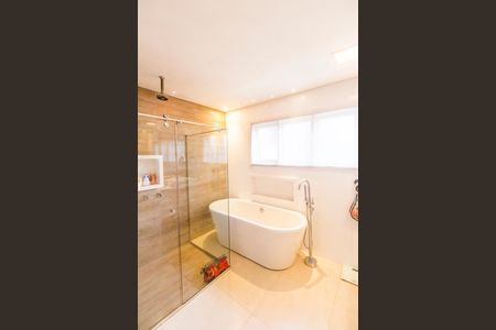 Casa à venda com 353m², 3 quartos e 2 vagas Casa à venda com 353m², 3 quartos e 2 vagasBanheiro da Suíte
