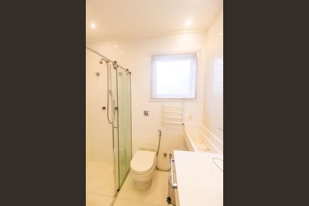 Casa à venda com 353m², 3 quartos e 2 vagas Casa à venda com 353m², 3 quartos e 2 vagasBanheiro