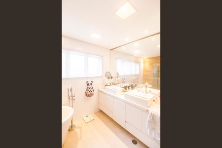 Casa à venda com 353m², 3 quartos e 2 vagas Casa à venda com 353m², 3 quartos e 2 vagasBanheiro da Suíte