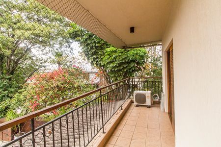 Casa à venda com 353m², 3 quartos e 2 vagas Casa à venda com 353m², 3 quartos e 2 vagasVaranda