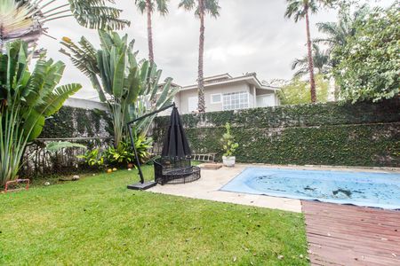 Casa à venda com 353m², 3 quartos e 2 vagas Casa à venda com 353m², 3 quartos e 2 vagasPiscina