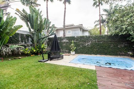 Casa à venda com 353m², 3 quartos e 2 vagas Casa à venda com 353m², 3 quartos e 2 vagasPiscina
