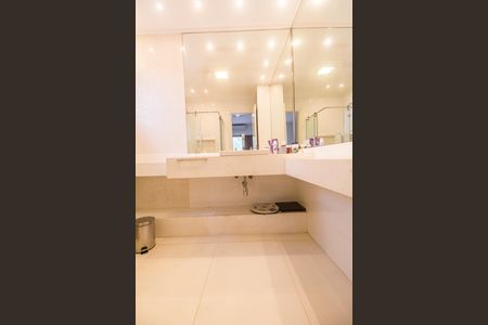 Casa à venda com 353m², 3 quartos e 2 vagas Casa à venda com 353m², 3 quartos e 2 vagasBanheiro