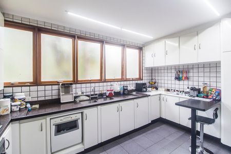 Casa à venda com 353m², 3 quartos e 2 vagas Casa à venda com 353m², 3 quartos e 2 vagasCozinha