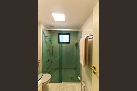 Apartamento para alugar com 140m², 2 quartos e 3 vagas Apartamento para alugar com 140m², 2 quartos e 3 vagasBanheiro da Suíte 1