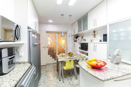 Apartamento para alugar com 140m², 2 quartos e 3 vagas Apartamento para alugar com 140m², 2 quartos e 3 vagasCozinha