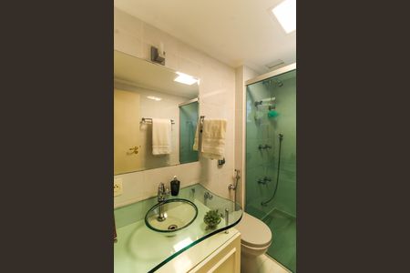 Apartamento para alugar com 140m², 2 quartos e 3 vagas Apartamento para alugar com 140m², 2 quartos e 3 vagasBanheiro da Suíte 1