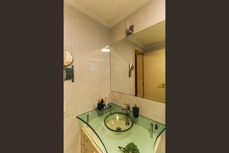 Apartamento para alugar com 140m², 2 quartos e 3 vagas Apartamento para alugar com 140m², 2 quartos e 3 vagasBanheiro da Suíte 1