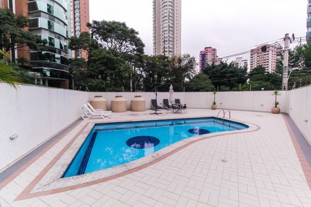 Apartamento para alugar com 140m², 2 quartos e 3 vagas Apartamento para alugar com 140m², 2 quartos e 3 vagasÁrea comum - Piscina
