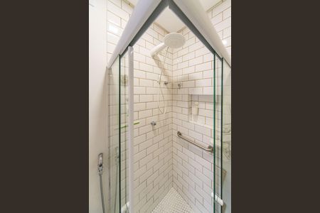 Studio à venda com 33m², 1 quarto e 2 vagas Studio à venda com 33m², 1 quarto e 2 vagasBanheiro