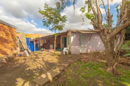 Casa à venda com 51m², 2 quartos e sem vaga Casa à venda com 51m², 2 quartos e sem vagaQuintal/Fachada