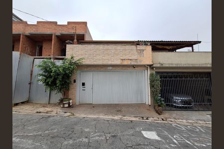 Fachada de casa à venda com 2 quartos, 196m² em Vila Guaca, São Paulo