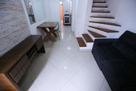 Sala de casa de condomínio para alugar com 2 quartos, 53m² em Loteamento City Jaragua, São Paulo