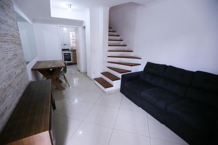 Sala de casa de condomínio para alugar com 2 quartos, 53m² em Loteamento City Jaragua, São Paulo
