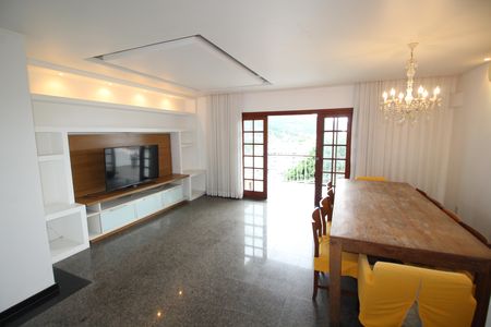 Sala de casa à venda com 4 quartos, 125m² em Freguesia (jacarepaguá), Rio de Janeiro
